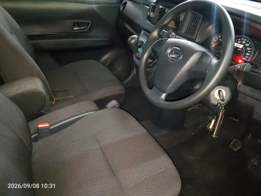 Foto Mobil Bekas Kabin Depan Daihatsu Sigra 1.0 M tahun 2024