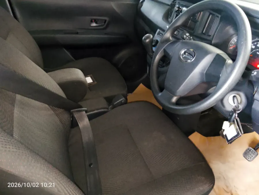 Foto Mobil Bekas Kabin Depan Daihatsu Sigra 1.0 M tahun 2024