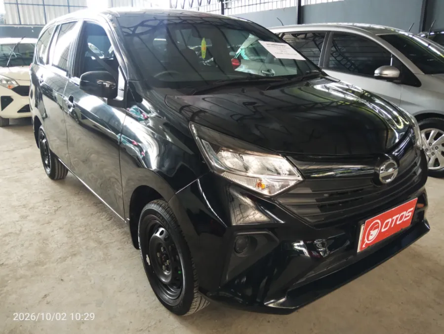 Foto Mobil Bekas Kanan Depan Daihatsu Sigra 1.0 M tahun 2024