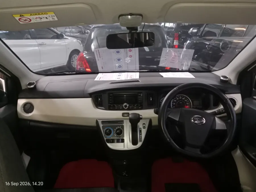Foto Mobil Bekas Dashboard Daihatsu Sigra 1.2 R tahun 2017