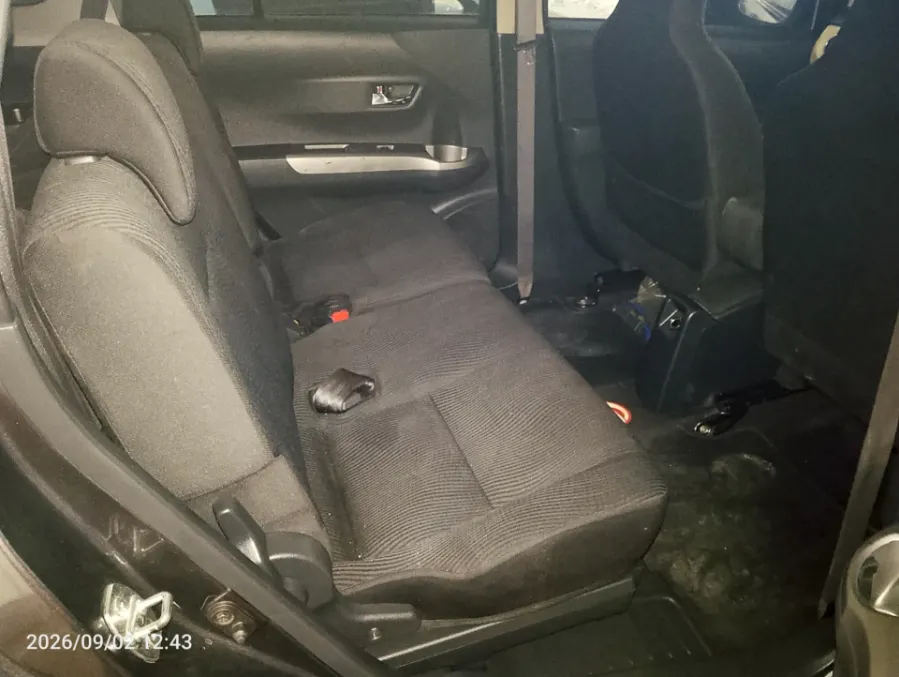 Foto Mobil Bekas Kabin Belakang Daihatsu Sigra 1.2 R tahun 2017