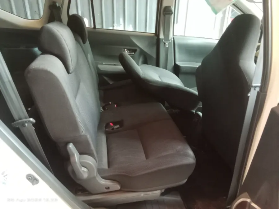 Foto Mobil Bekas Kabin Belakang Daihatsu Sigra 1.2 R tahun 2017