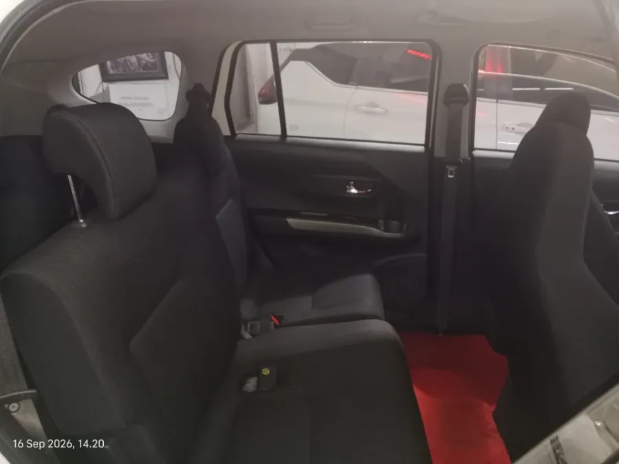 Foto Mobil Bekas Kabin Belakang Daihatsu Sigra 1.2 R tahun 2017