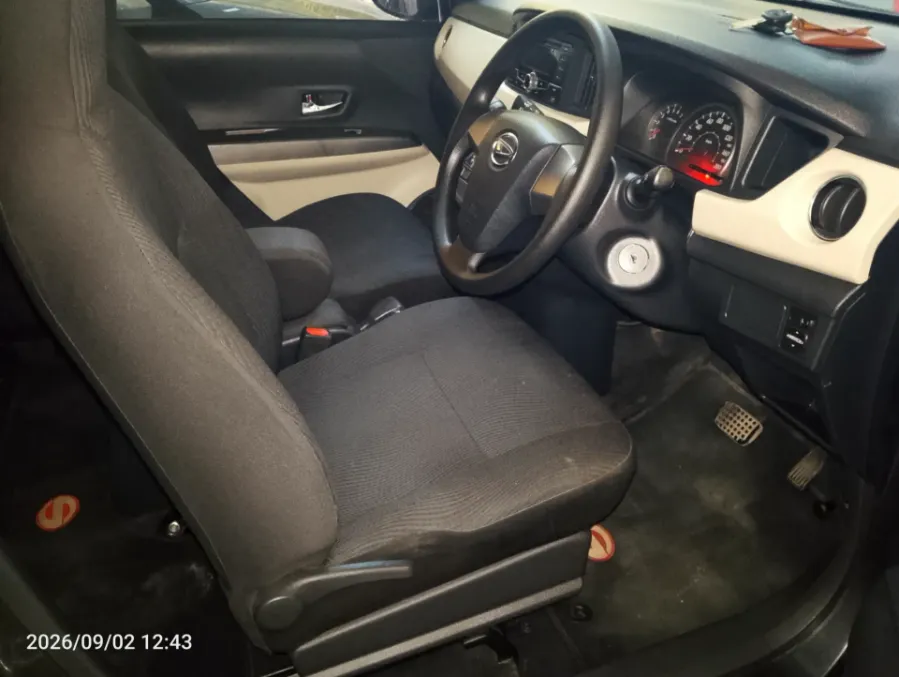 Foto Mobil Bekas Kabin Depan Daihatsu Sigra 1.2 R tahun 2017
