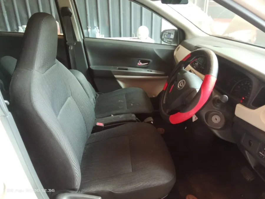 Foto Mobil Bekas Kabin Depan Daihatsu Sigra 1.2 R tahun 2017