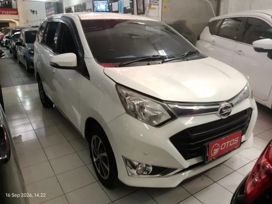 Foto Mobil Bekas Kanan Depan Daihatsu Sigra 1.2 R tahun 2017