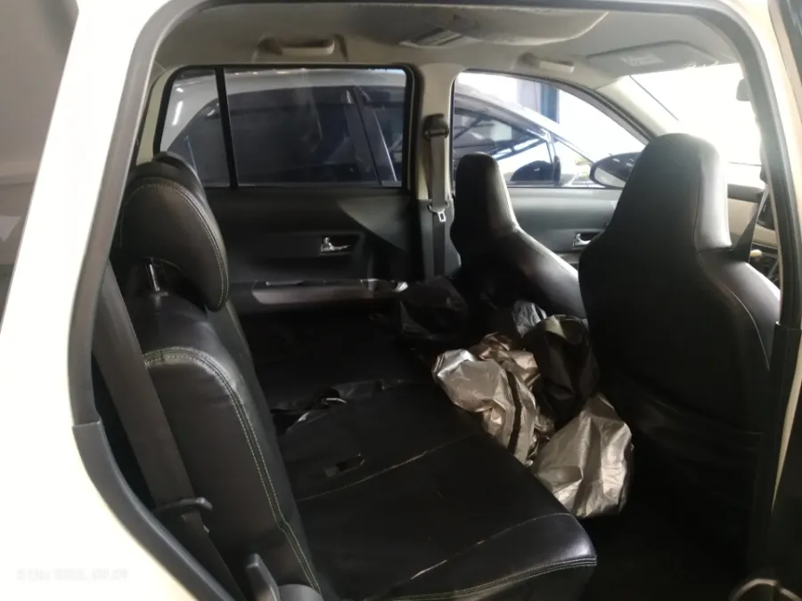 Foto Mobil Bekas Kabin Belakang Daihatsu Sigra 1.2 R tahun 2018