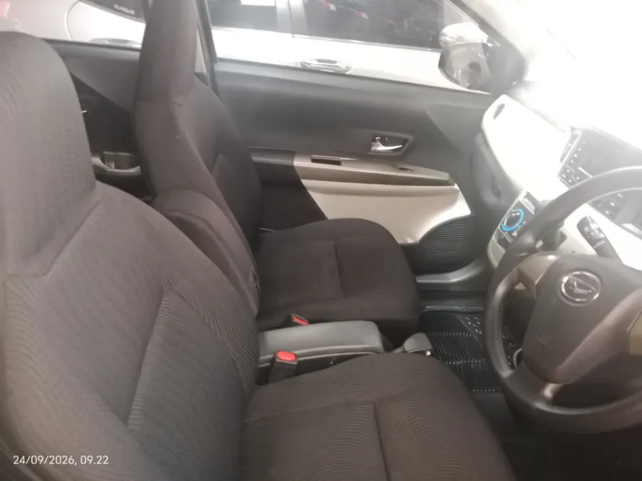 Foto Mobil Bekas Kabin Depan Daihatsu Sigra 1.2 R tahun 2018