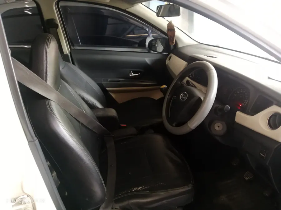 Foto Mobil Bekas Kabin Depan Daihatsu Sigra 1.2 R tahun 2018
