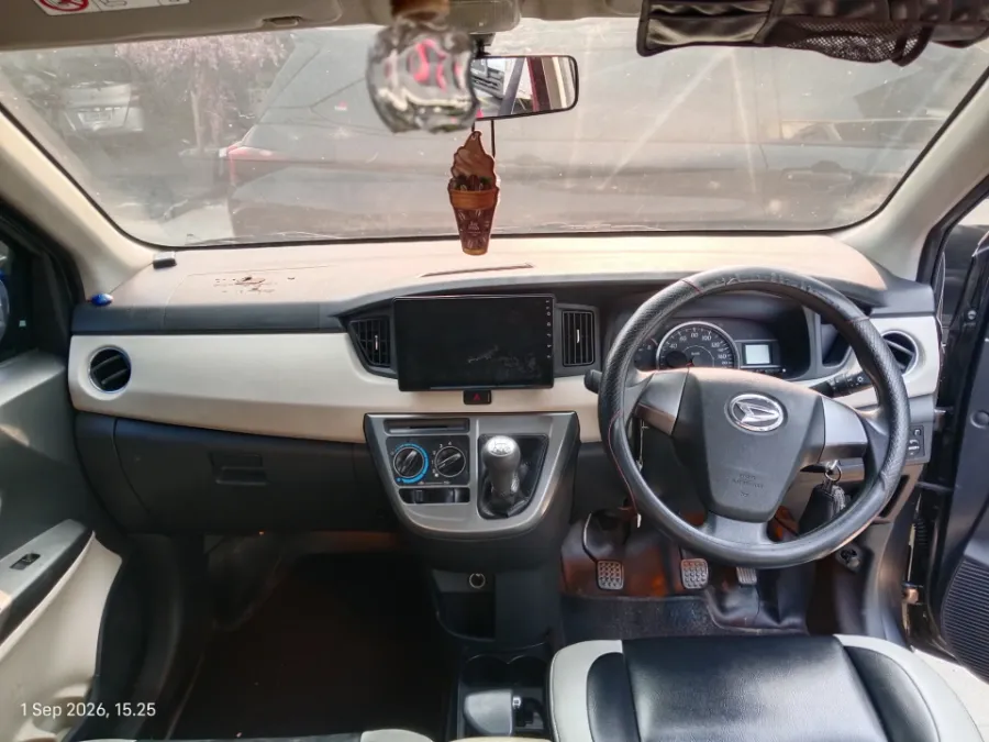 Foto Mobil Bekas Dashboard Daihatsu Sigra 1.2 R tahun 2019