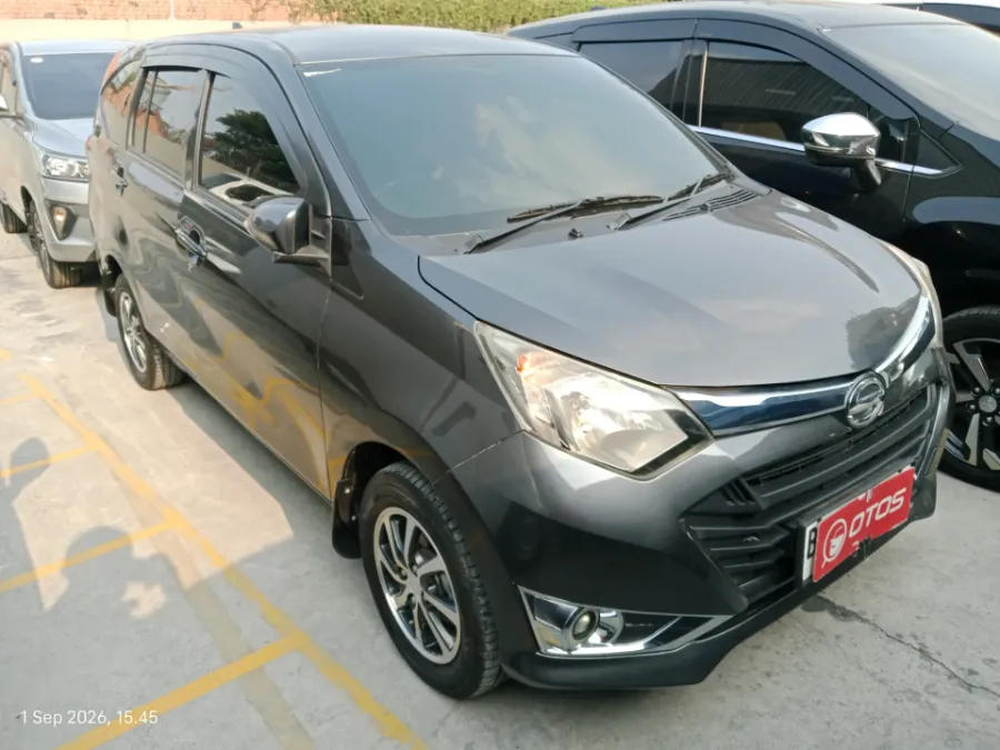 Foto Mobil Bekas Kanan Depan Daihatsu Sigra 1.2 R tahun 2019