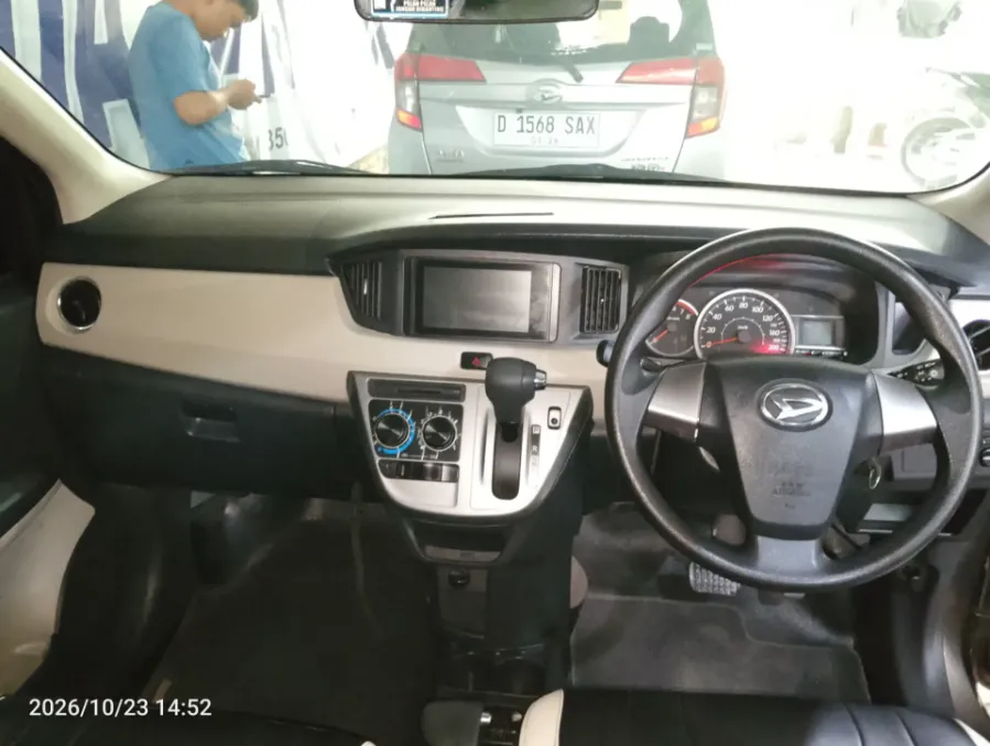 Foto Mobil Bekas Dashboard Daihatsu Sigra 1.2 R tahun 2021