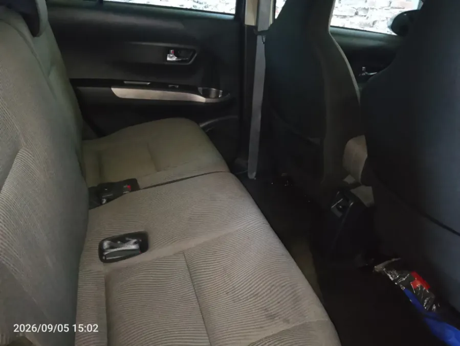 Foto Mobil Bekas Kabin Belakang Daihatsu Sigra 1.2 R tahun 2021