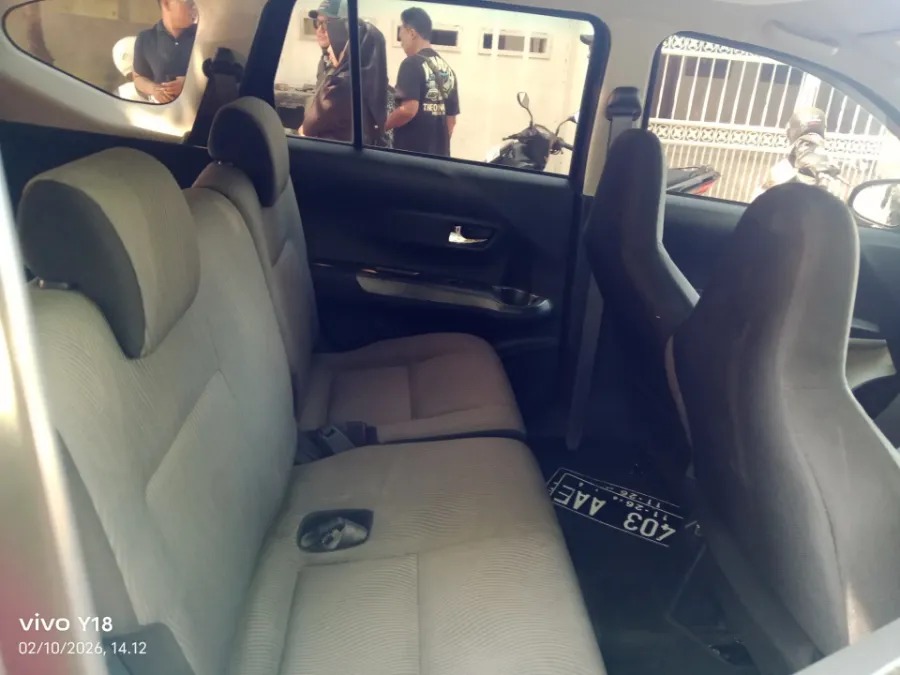 Foto Mobil Bekas Kabin Belakang Daihatsu Sigra 1.2 R tahun 2021