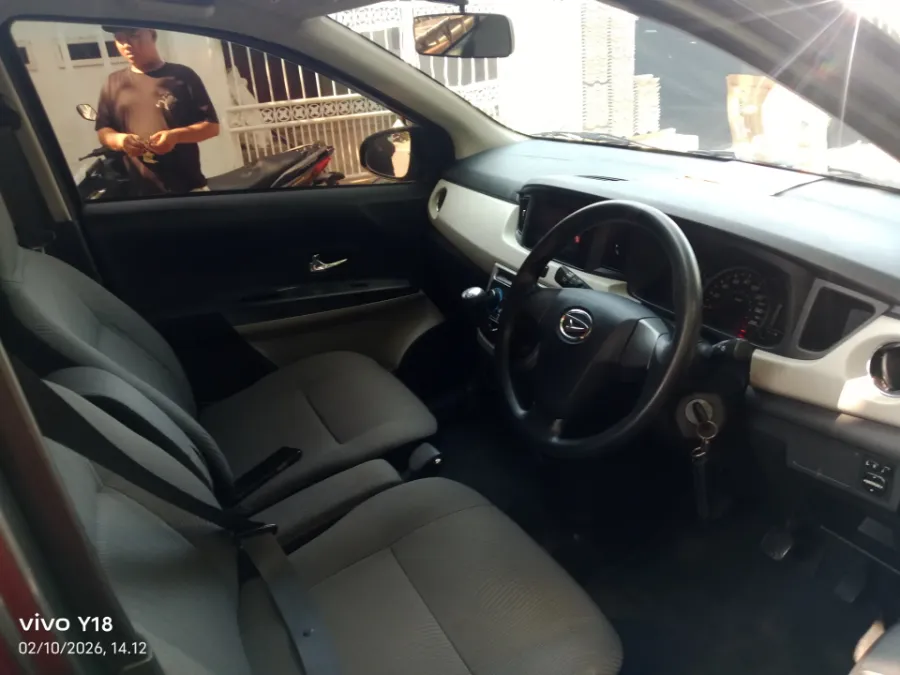 Foto Mobil Bekas Kabin Depan Daihatsu Sigra 1.2 R tahun 2021