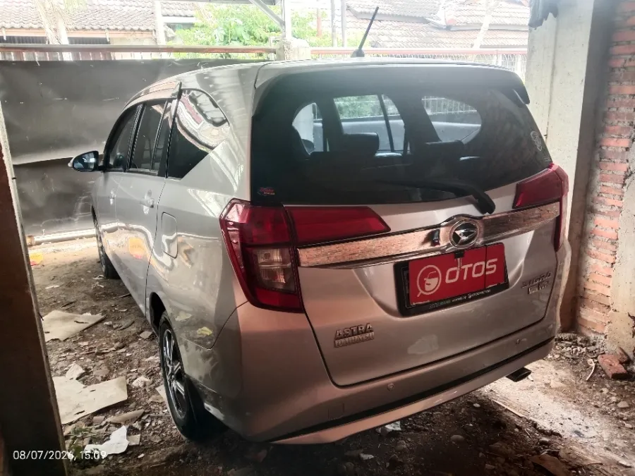 Foto Mobil Bekas Kiri Belakang Daihatsu Sigra 1.2 R tahun 2021