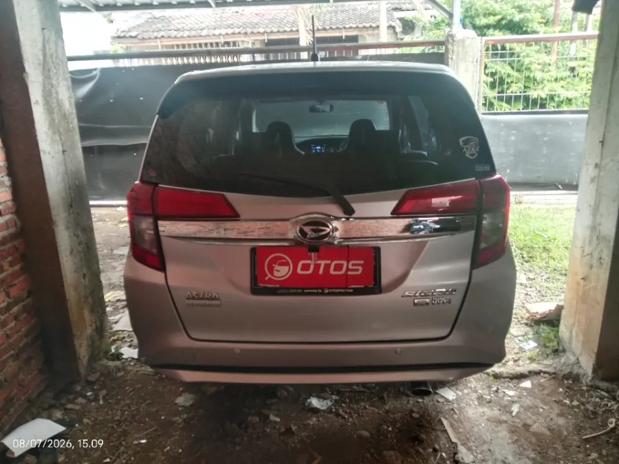 Foto Mobil Bekas Tampak Belakang Daihatsu Sigra 1.2 R tahun 2021