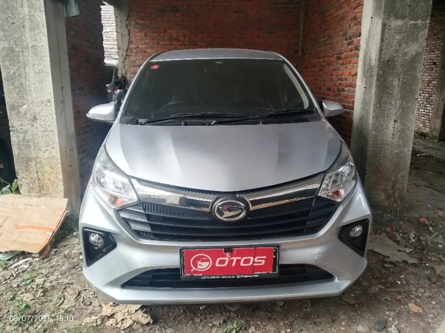 Foto Mobil Bekas Tampak Depan Daihatsu Sigra 1.2 R tahun 2021