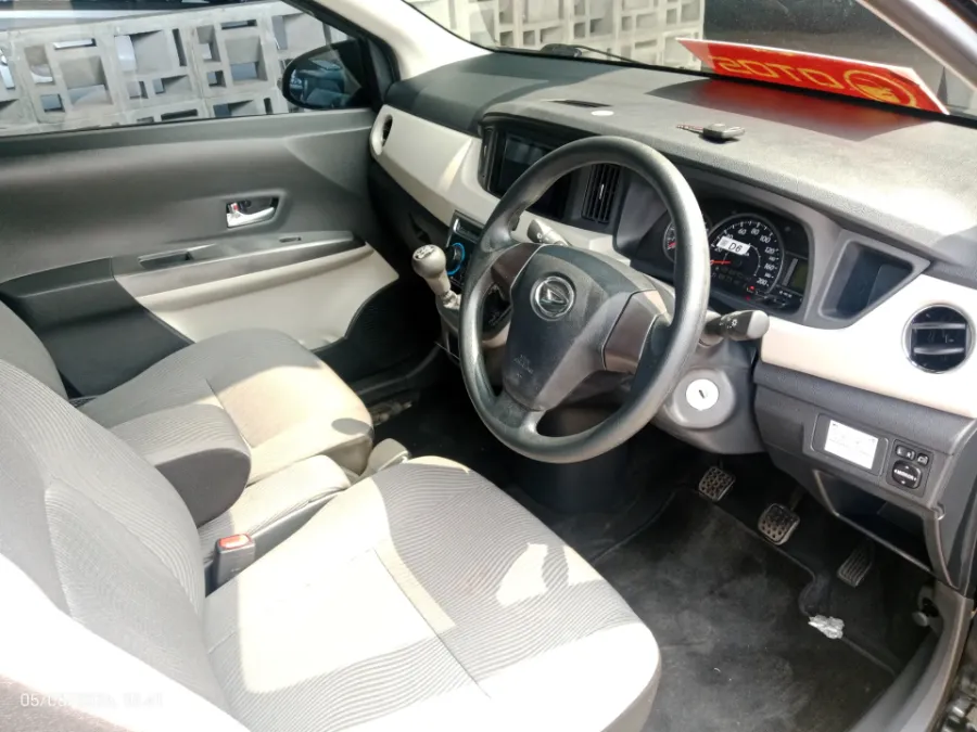 Foto Mobil Bekas Kabin Depan Daihatsu Sigra 1.2 R tahun 2022