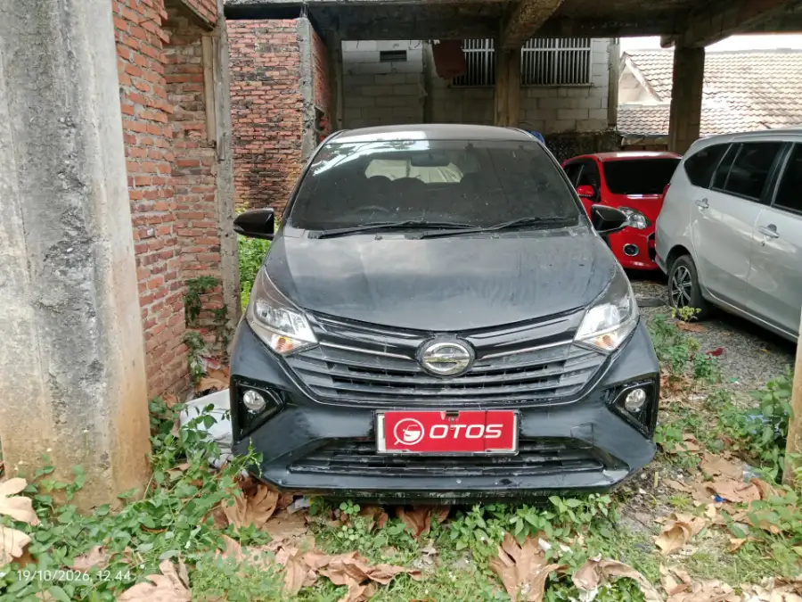 Foto Mobil Bekas Tampak Depan Daihatsu Sigra 1.2 R tahun 2022