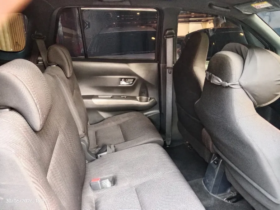 Foto Mobil Bekas Kabin Belakang Daihatsu Sigra 1.2 R tahun 2023