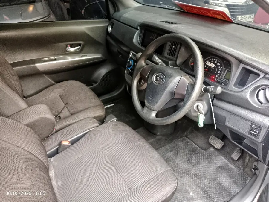Foto Mobil Bekas Kabin Depan Daihatsu Sigra 1.2 R tahun 2023