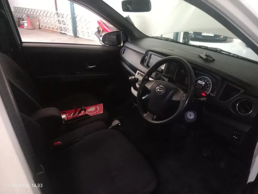 Foto Mobil Bekas Kabin Depan Daihatsu Sigra 1.2 R tahun 2023
