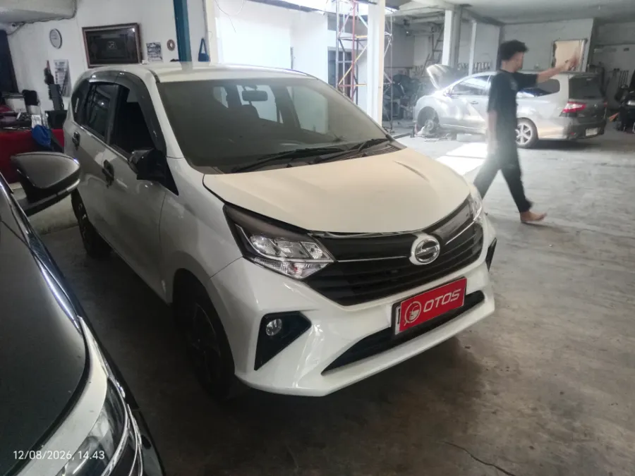 Foto Mobil Bekas Kanan Depan Daihatsu Sigra 1.2 R tahun 2023