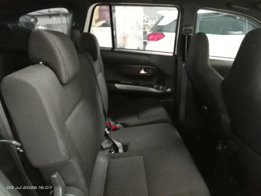 Foto Mobil Bekas Kabin Belakang Daihatsu Sigra 1.2 R tahun 2024