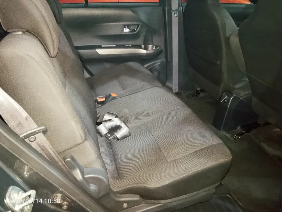 Foto Mobil Bekas Kabin Belakang Daihatsu Sigra 1.2 R tahun 2024