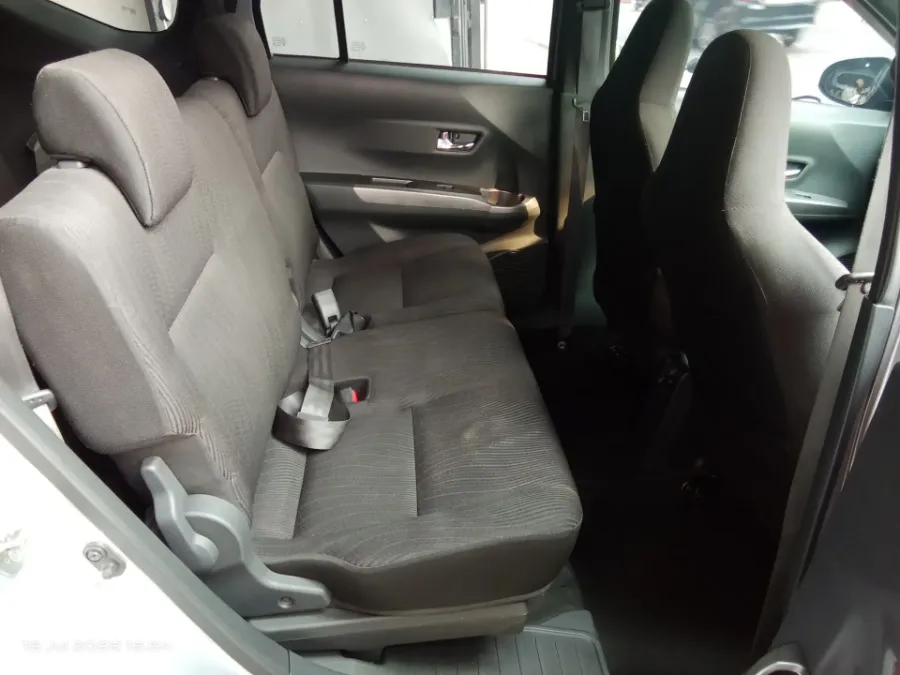 Foto Mobil Bekas Kabin Belakang Daihatsu Sigra 1.2 R tahun 2024
