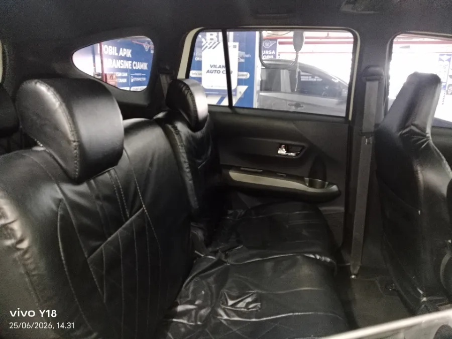 Foto Mobil Bekas Kabin Belakang Daihatsu Sigra 1.2 R tahun 2024
