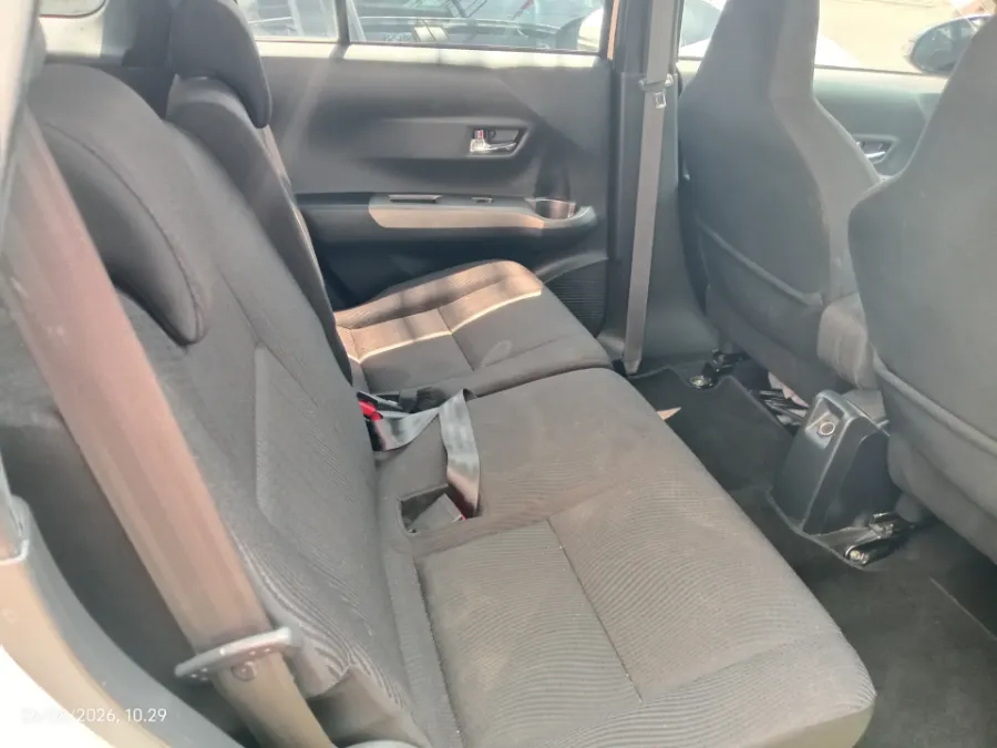 Foto Mobil Bekas Kabin Belakang Daihatsu Sigra 1.2 R tahun 2024