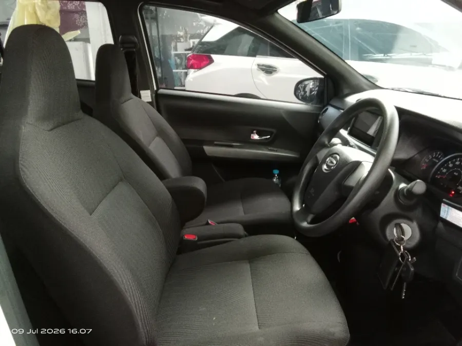 Foto Mobil Bekas Kabin Depan Daihatsu Sigra 1.2 R tahun 2024