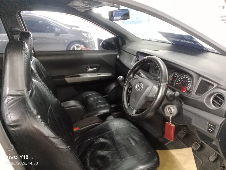 Foto Mobil Bekas Kabin Depan Daihatsu Sigra 1.2 R tahun 2024