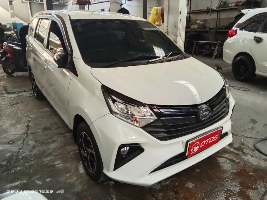 Foto Mobil Bekas Kanan Depan Daihatsu Sigra 1.2 R tahun 2024