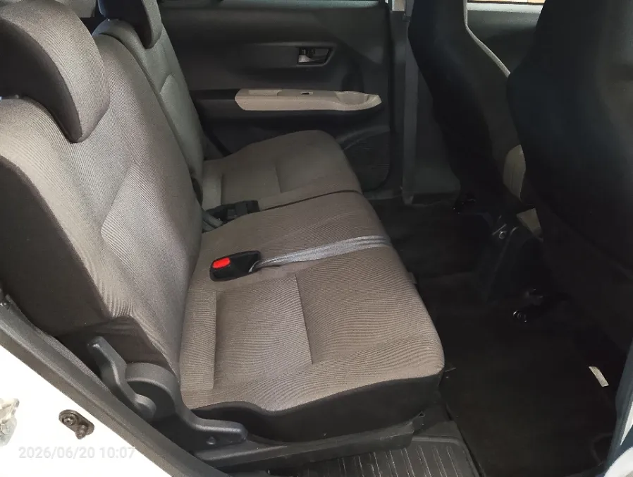 Foto Mobil Bekas Kabin Belakang Daihatsu Sigra 1.2 X tahun 2021