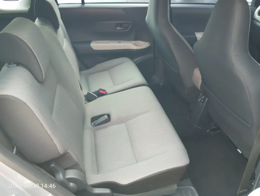 Foto Mobil Bekas Kabin Belakang Daihatsu Sigra 1.2 X tahun 2021