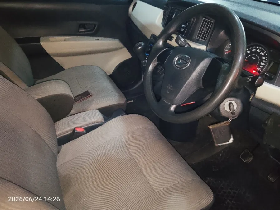 Foto Mobil Bekas Kabin Depan Daihatsu Sigra 1.2 X tahun 2021