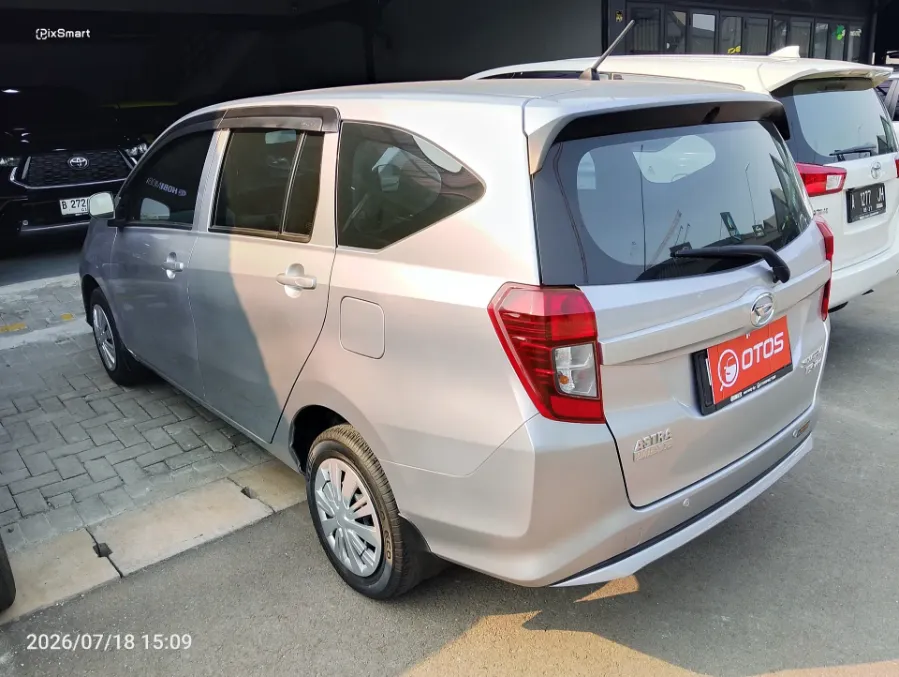 Foto Mobil Bekas Kiri Belakang Daihatsu Sigra 1.2 X tahun 2021