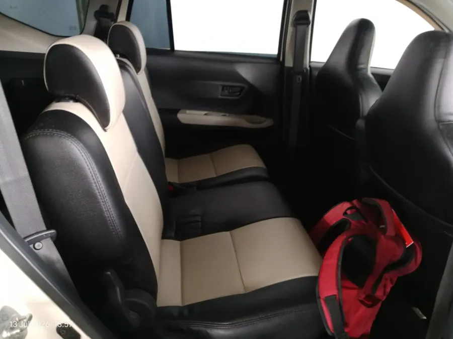Foto Mobil Bekas Kabin Belakang Daihatsu Sigra 1.2 X tahun 2022