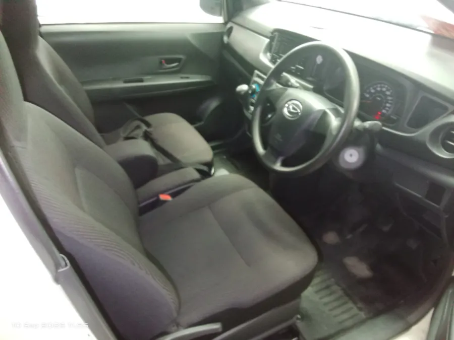 Foto Mobil Bekas Kabin Depan Daihatsu Sigra 1.2 X tahun 2022