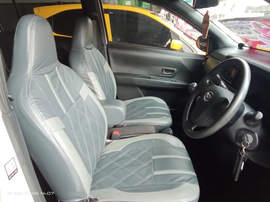 Foto Mobil Bekas Kabin Depan Daihatsu Sigra 1.2 X tahun 2022