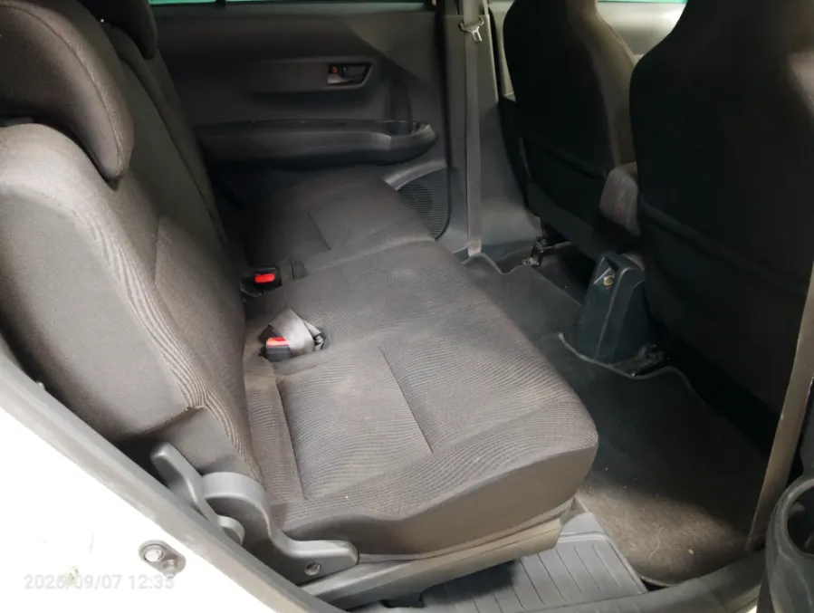 Foto Mobil Bekas Kabin Belakang Daihatsu Sigra 1.2 X tahun 2023