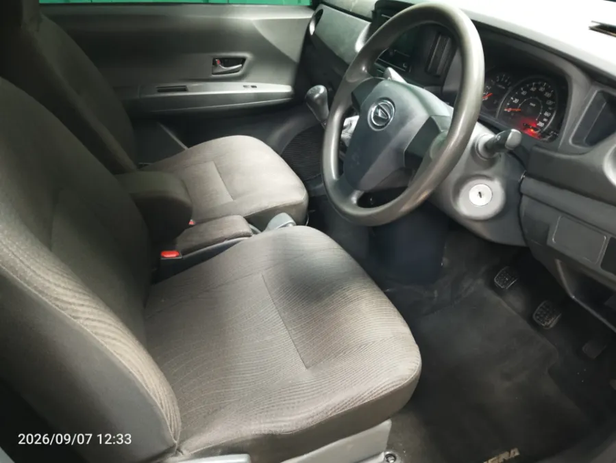 Foto Mobil Bekas Kabin Depan Daihatsu Sigra 1.2 X tahun 2023
