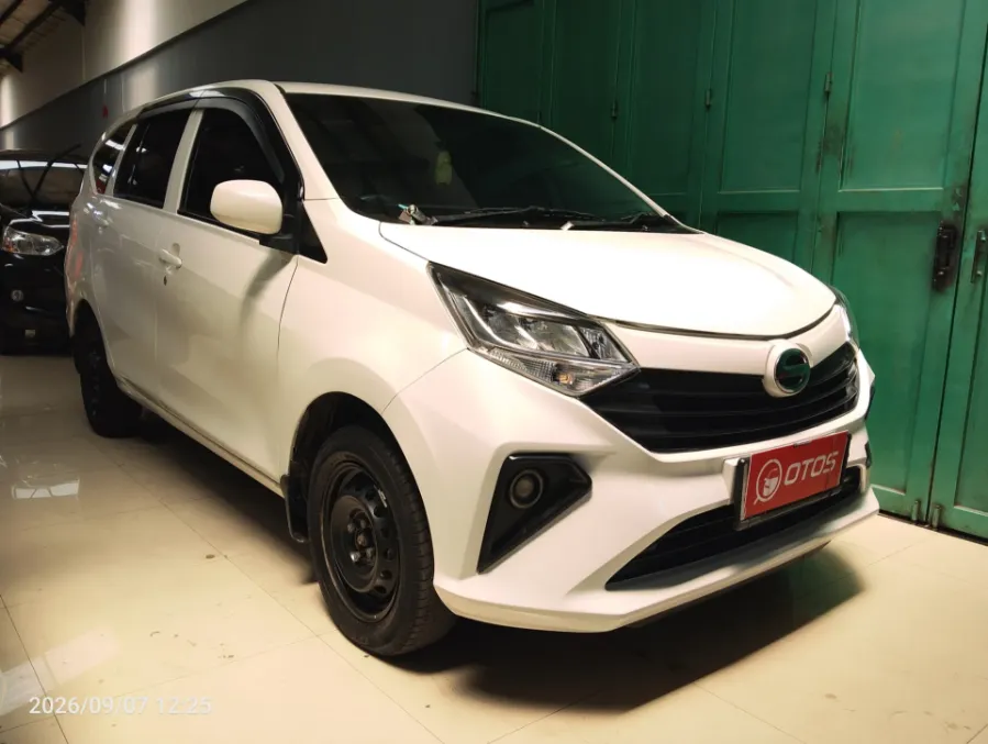 Foto Mobil Bekas Kanan Depan Daihatsu Sigra 1.2 X tahun 2023