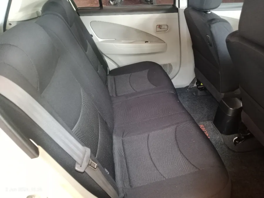 Foto Mobil Bekas Kabin Belakang Daihatsu Sirion 1.3 tahun 2014