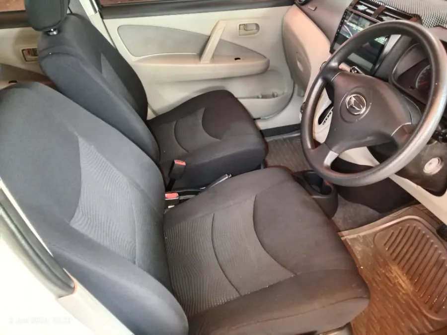 Foto Mobil Bekas Kabin Depan Daihatsu Sirion 1.3 tahun 2014