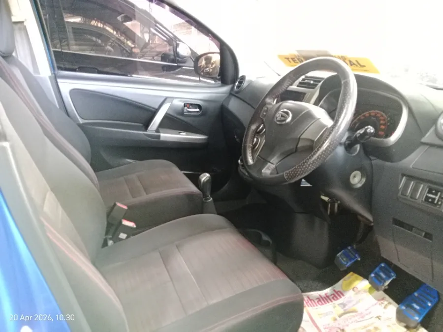 Foto Mobil Bekas Kabin Depan Daihatsu Sirion 1.3 tahun 2017