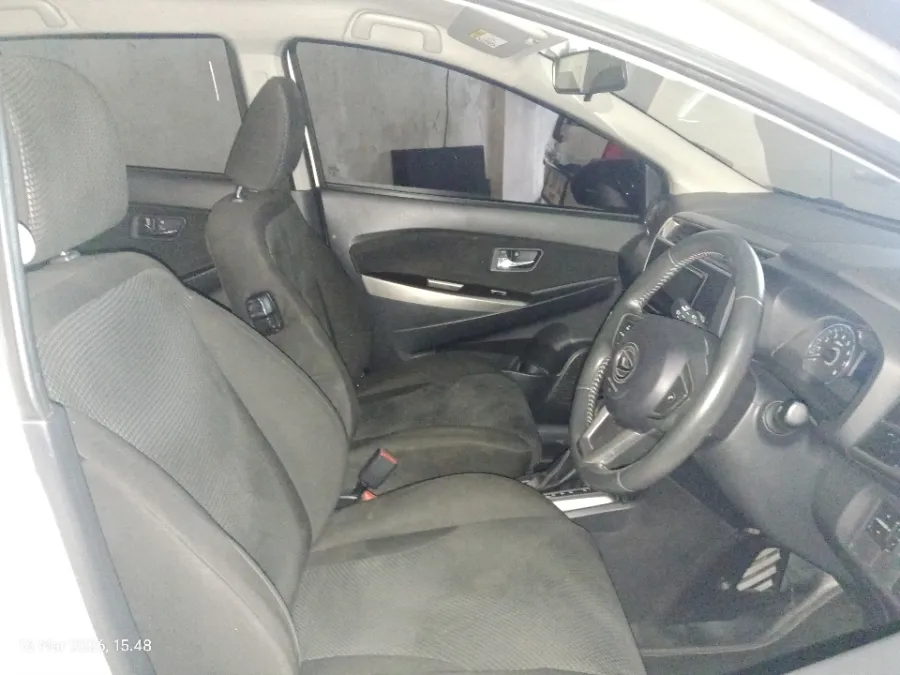 Foto Mobil Bekas Kabin Depan Daihatsu Sirion 1.3 tahun 2018